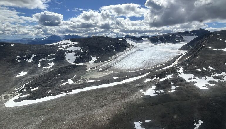 smältande glaciär i norra lapplandsfjällen